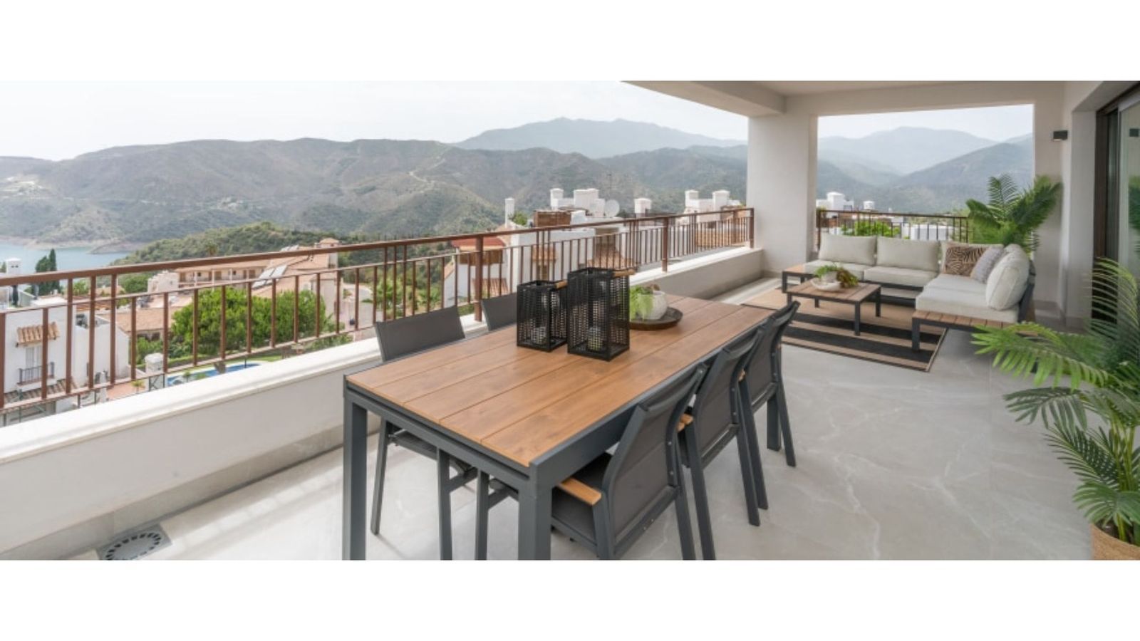 19 almazara hills terrace dining view